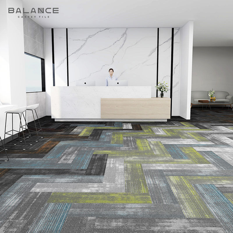 Moderno estilo de diseño de alfombras de oficina rayadas con PVC de respaldo y 100% de nylon Resilya