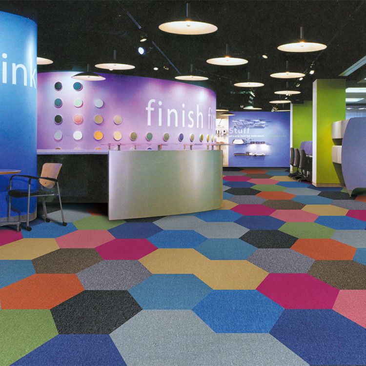 Tejas de alfombra de jardín de infantes de suelo hexagonal con altura de pila media y diseño modular