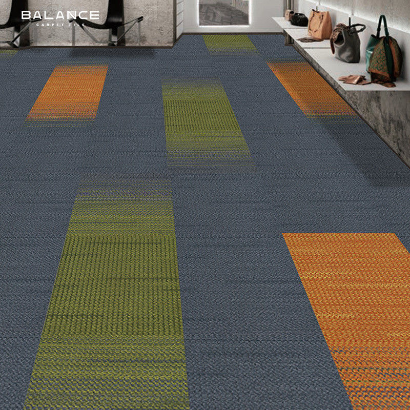 Carpetas de nylon de 50x50 para oficinas comerciales y pasillos de hoteles Peso total 4400 g/m2
