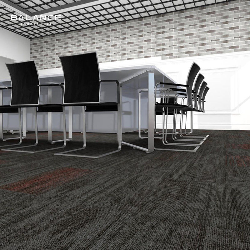 Alfombra modular de PVC de pila de bucle plano personalizado para patrones modernos en espacios comerciales
