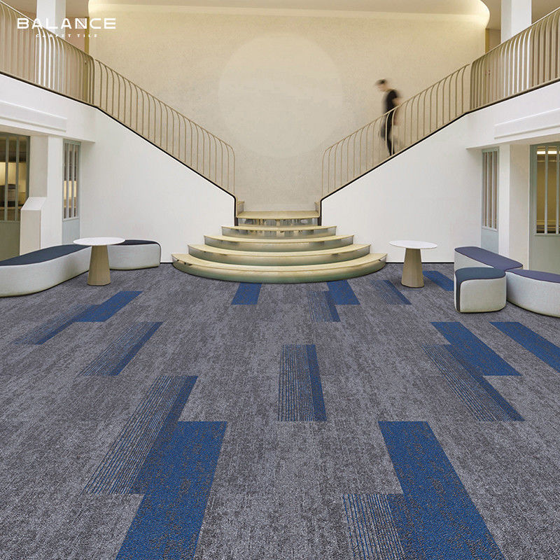 25X100 Tejas de alfombras de piso de oficina espesor total Aproximadamente 6.0 mm para áreas de oficina cuadradas
