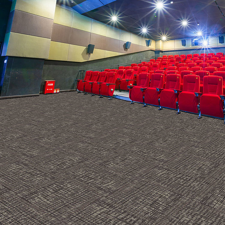Tejas de alfombra de oficina de diseño personalizado 50 * 50cm de apoyo de betún de forma cuadrada para uso comercial